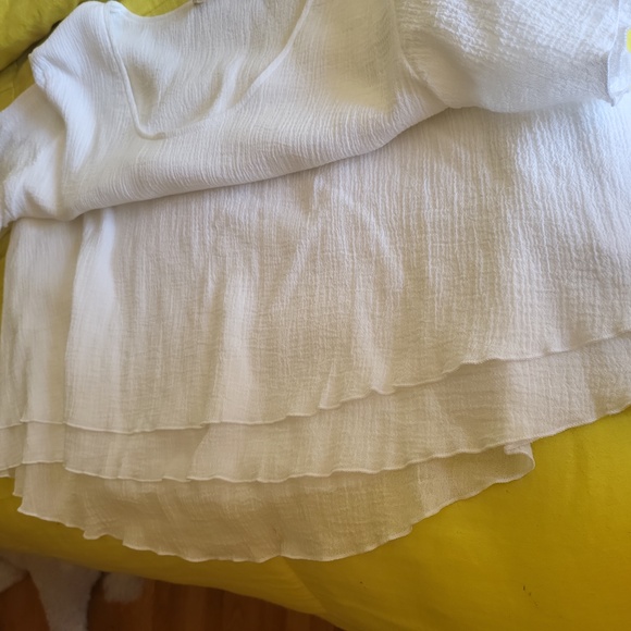 GAUZY SOFT SURROUNDINGS TOP - Picture 8 of 9